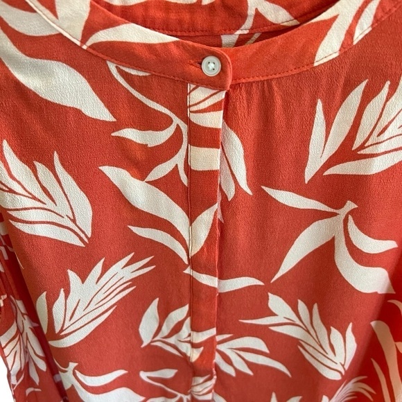 Loft Palm Henley Peplum Shell in Medium - Picture 8 of 8